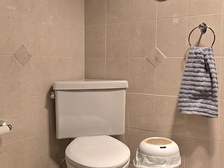 1161 Hillsboro Mile #107 — Photo 32