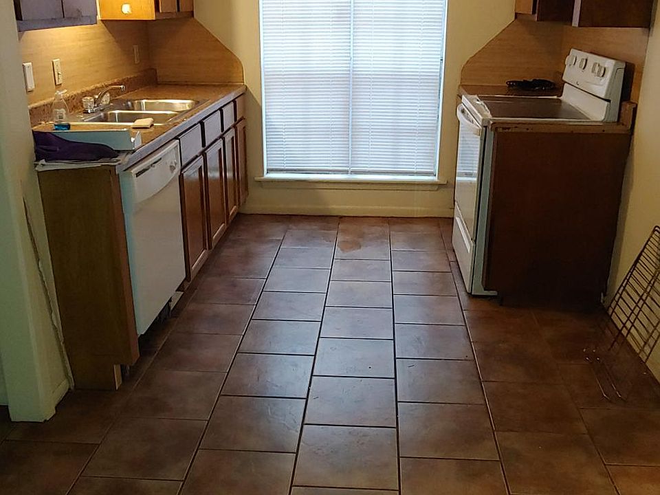 1st image of 801 Scenic Dr #B
