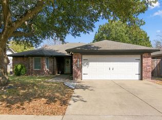 6832 Lyndale Dr, Watauga, TX 76148