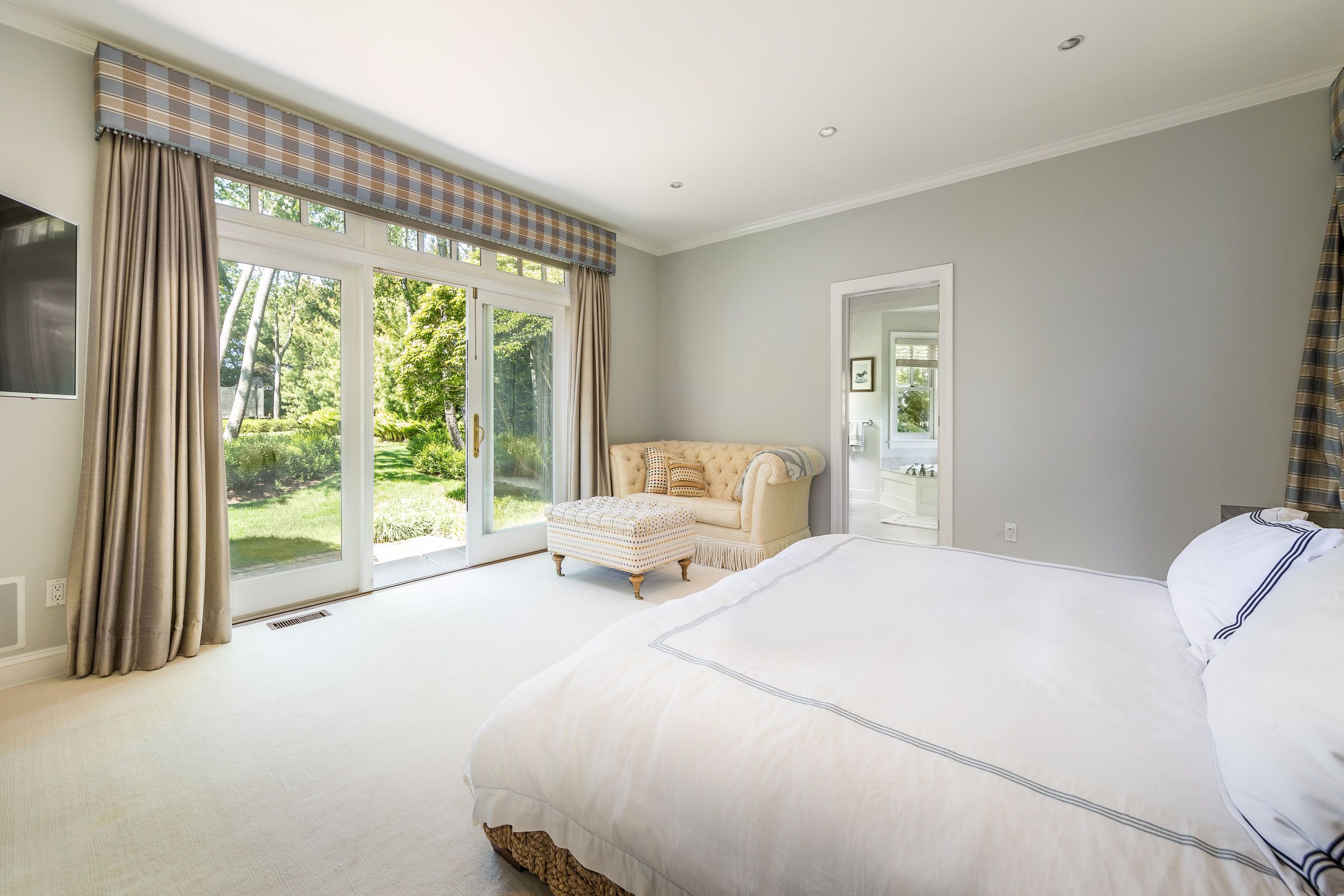 52 Old Barn Ln, Sagaponack, NY 11962 Out East