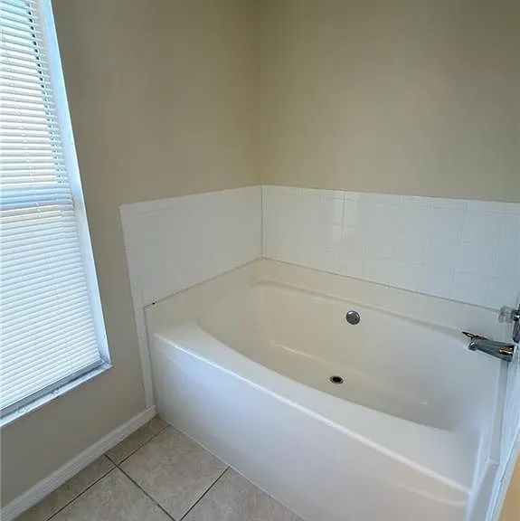2513 48th St SW — Photo 2