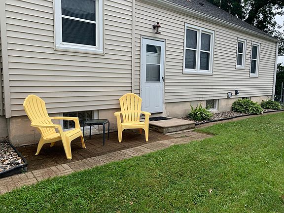 Side patio, great for morning coffee or weekend hangout