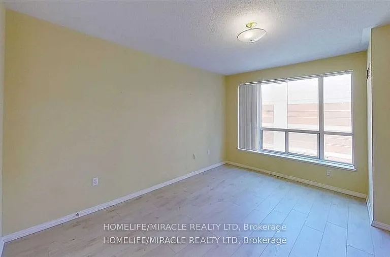 887 Bay St #304 — Photo 19