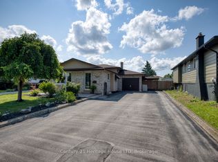 8086 Paddock Trail Dr, Niagara Falls, ON L2H 1X3