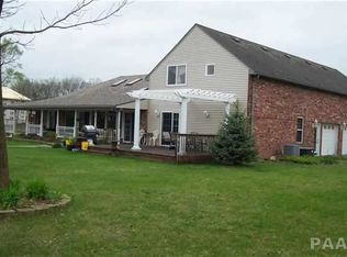 1904 S 14th St, Pekin, IL