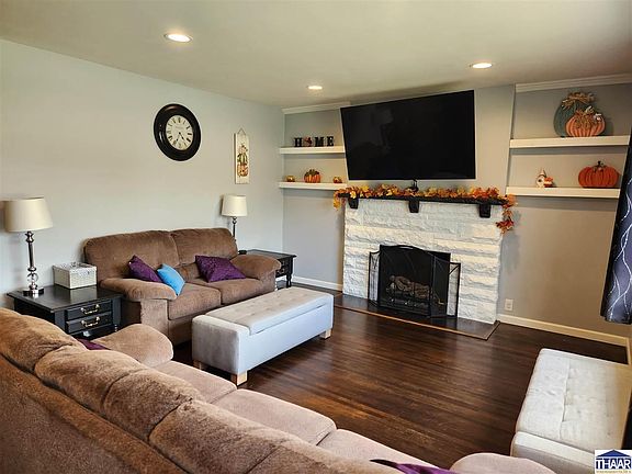 4th image of 2405 Hulman St