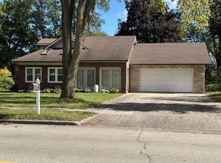 1207 Berlin St, Waupaca, WI 54981