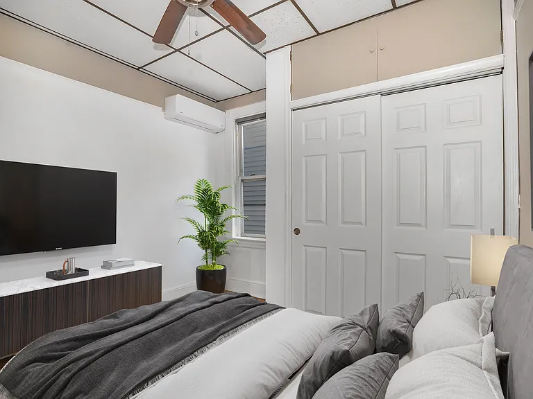 19 Reeve Pl #2R — Photo 4