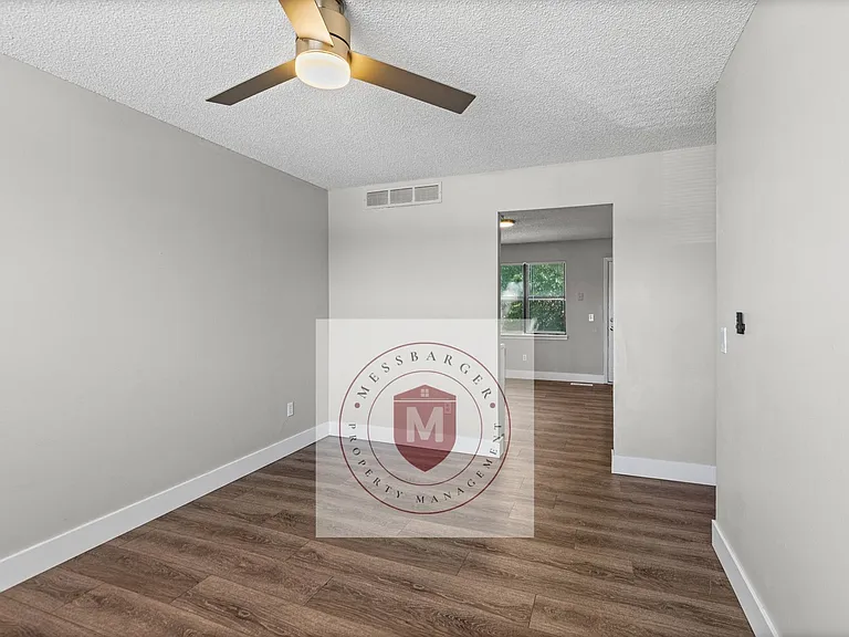 425 Castle Dr — Photo 11