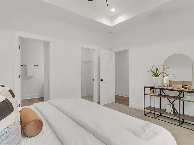 2304 Delano St — Photo 14