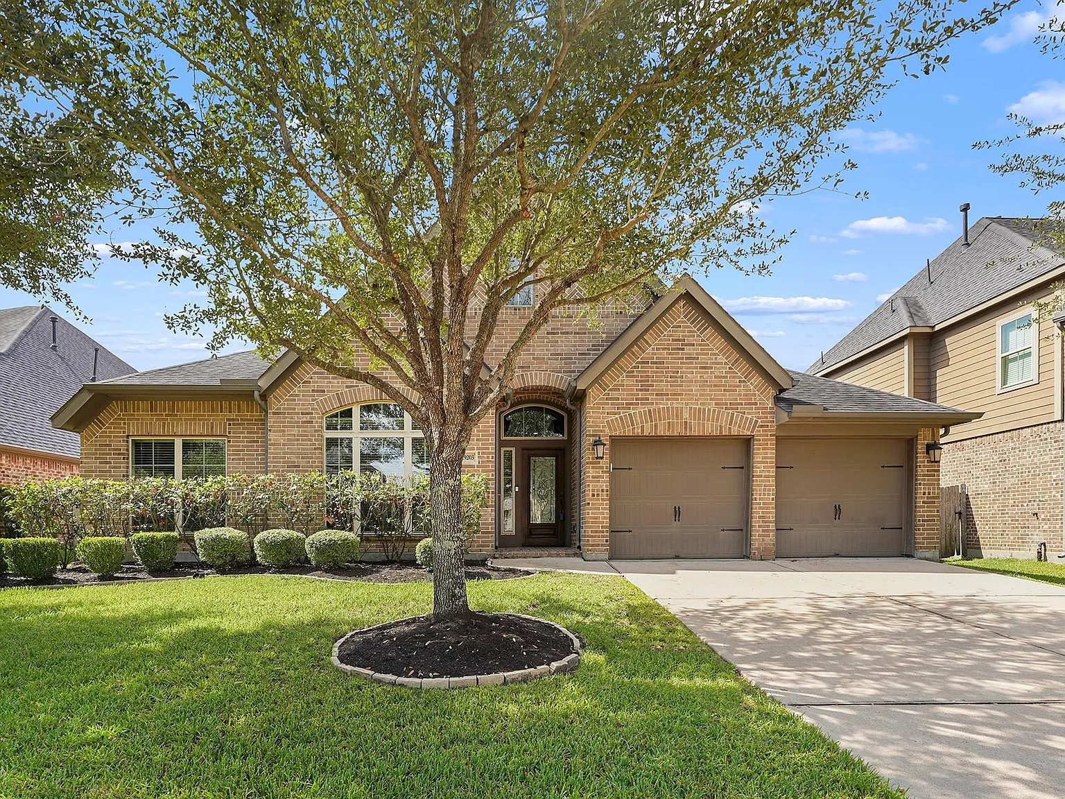 4 bed, 3.0 bath, 3015 sqft, $3,250 — Photo 2