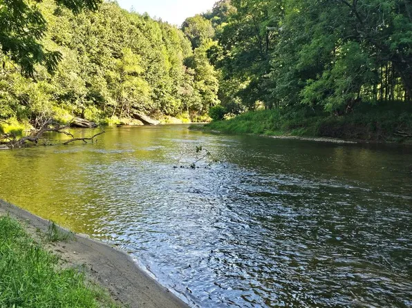 409 River Pl, Galax, VA 24333