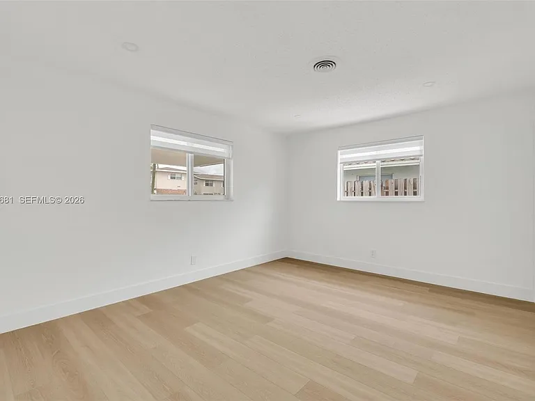 1611 NE 50th Ct #1 — Photo 8