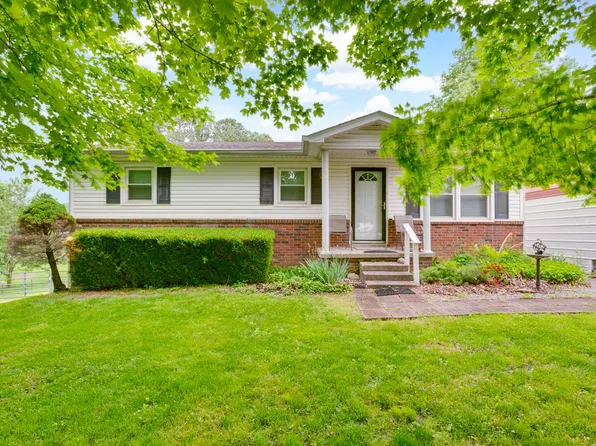 1035 N 1st St, Westmoreland, TN 37186