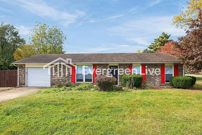 3 bed, 2.0 bath, 1372 sqft, $1,795 — Photo 1