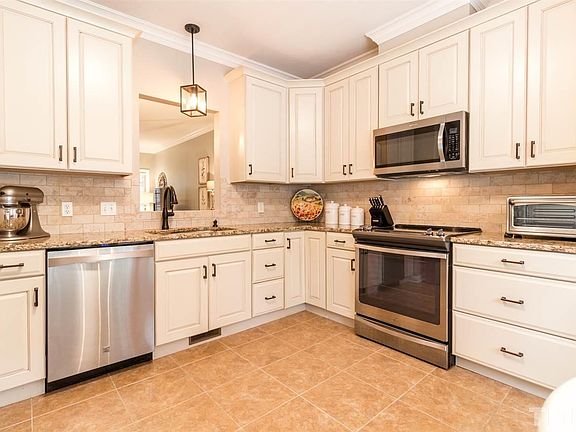 3rd image of 425 Weathergreen Dr