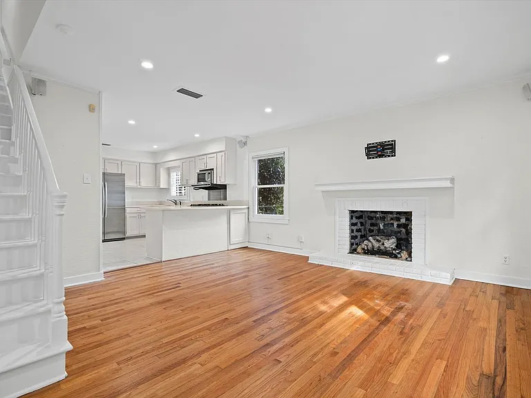 3521 Stillwood Ln W — Photo 6