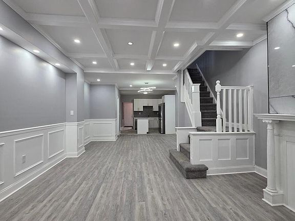3rd image of 6026 Irving St