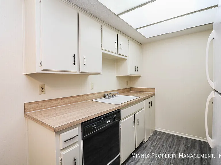 500 4th Ave #15 — Photo 17
