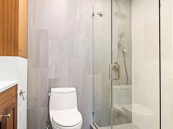 5th image of 300 E 93rd St APT 17B