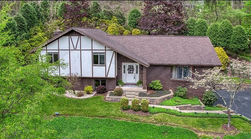 1st image of 122 Woodvine Dr