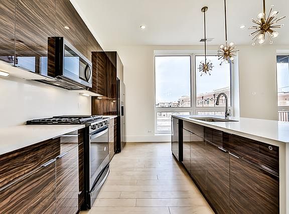 4th image of 2355 W Wabansia Ave #4