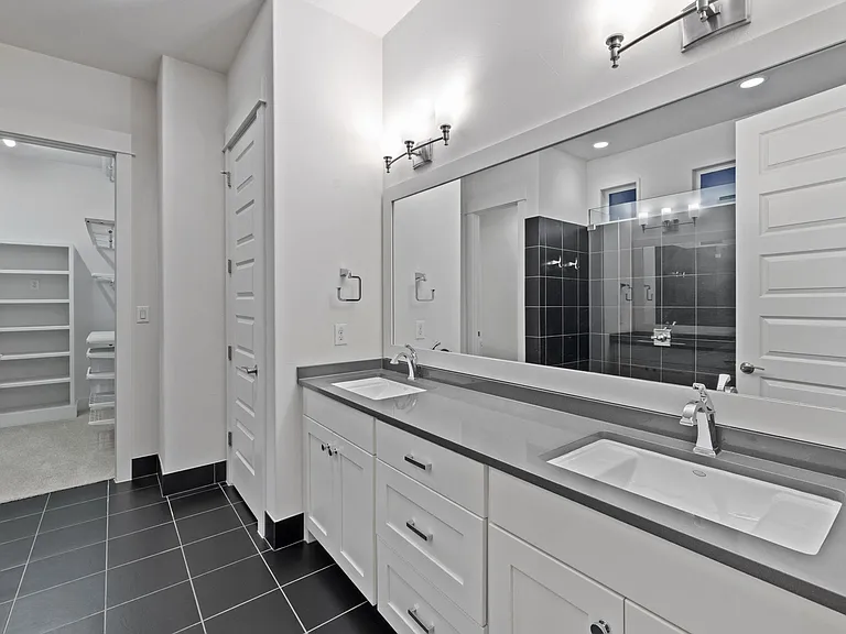 2217 Seabiscuit Cv #105 — Photo 15