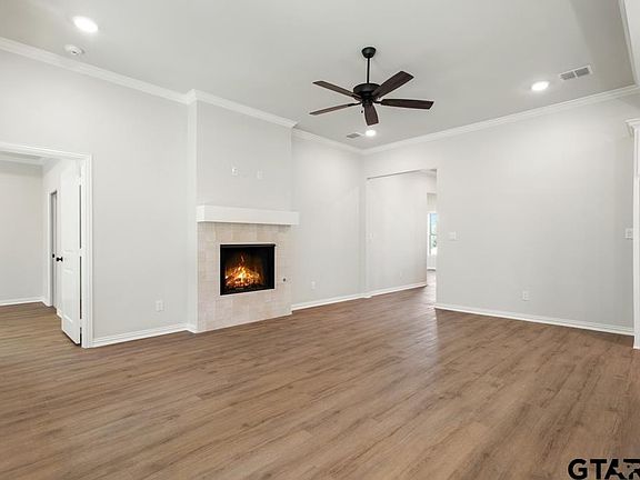 3rd image of 492 Preston Rdg