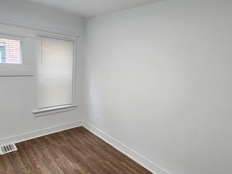 192 Lisbon Ave #1 — Photo 12