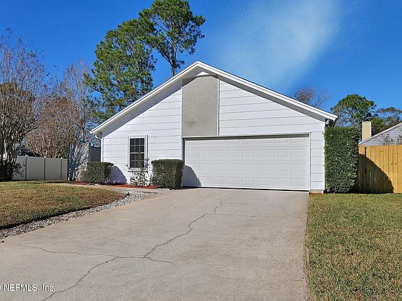 2nd image of 2203 Twin Pines Cir N