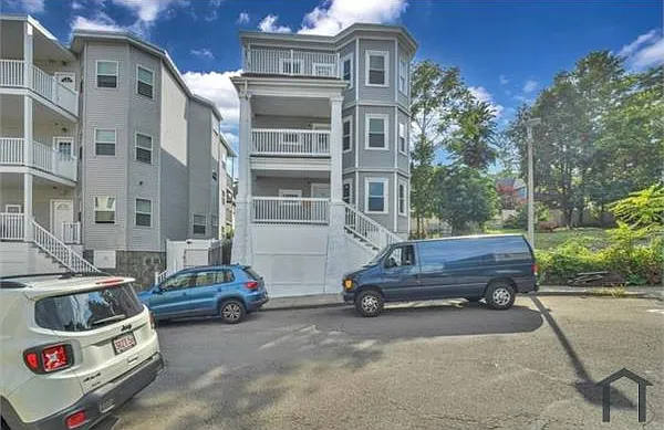 3 bed, 1200 sqft, $3,450 — Photo 2