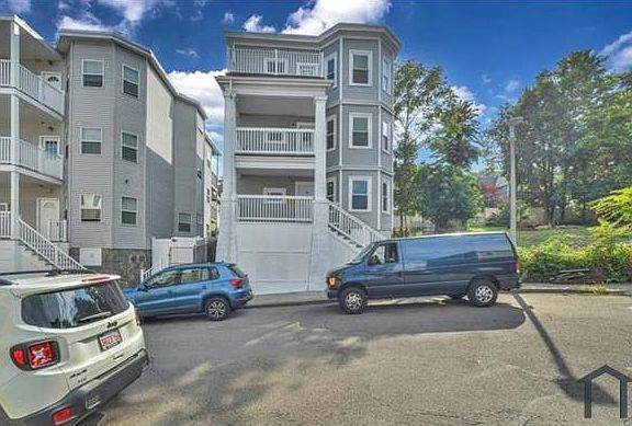 2nd image of 53 Woodford St