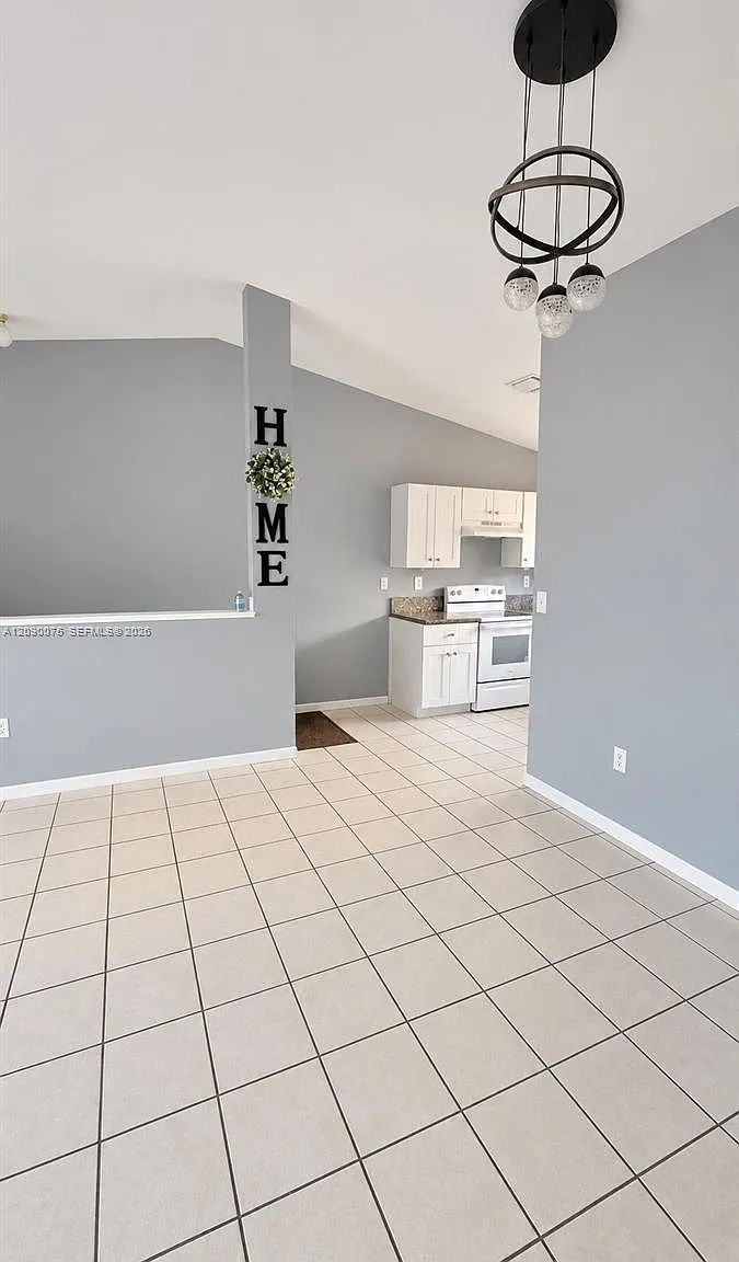 2 bed, 820 sqft, $2,050 — Photo 4
