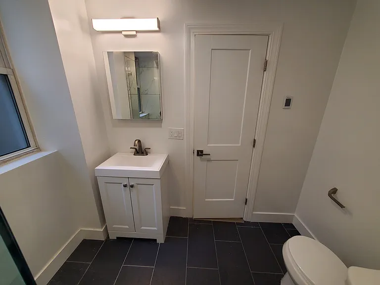 51 Queensberry St #25 — Photo 6