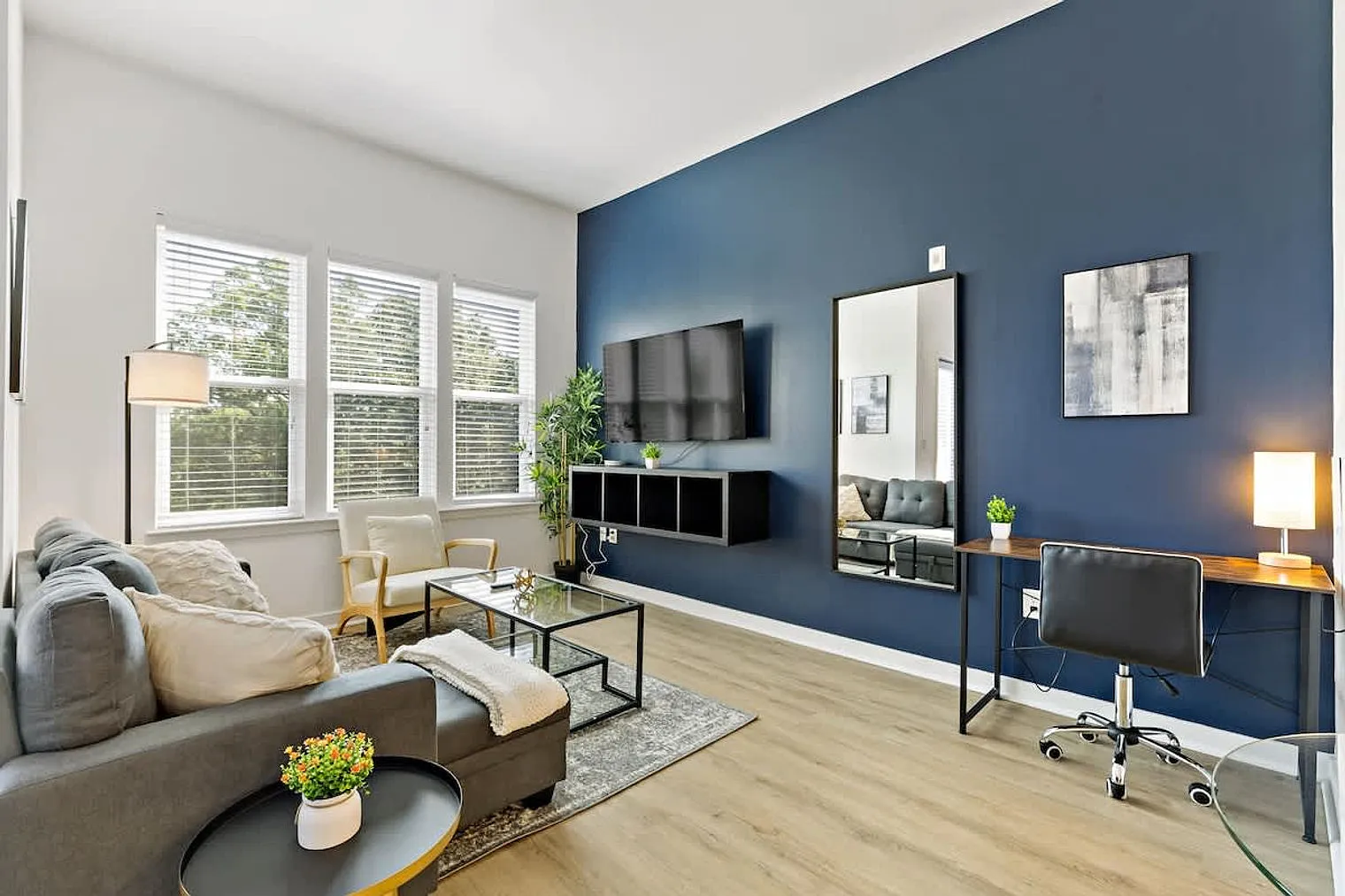Studio, 1.0 bath, 581 sqft, $4,100 — Photo 1