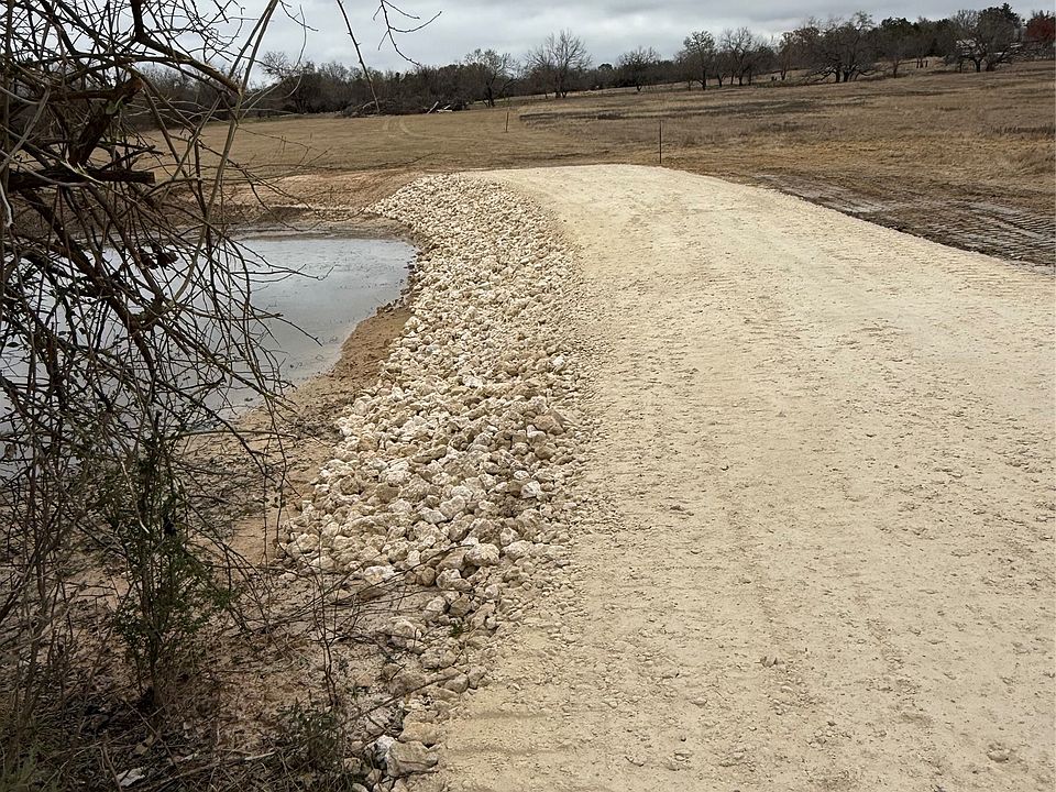 2nd image of 724 County Road 909