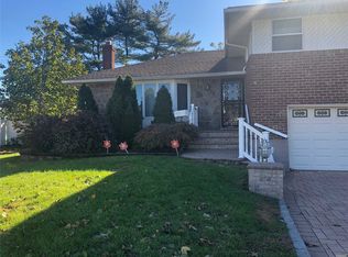 11 Birchwood Ct E, Syosset, NY 11791