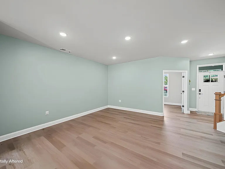 10037 Mamillion Dr — Photo 8