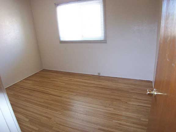 4th image of 1702 Alvarado Dr NE