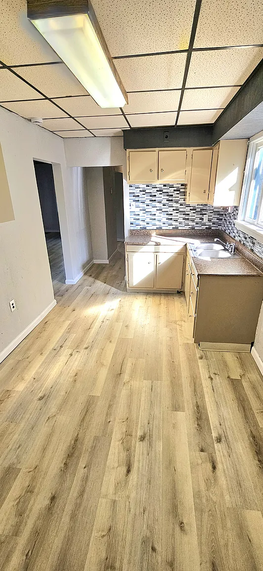 515 Carolyn Ave photo 1