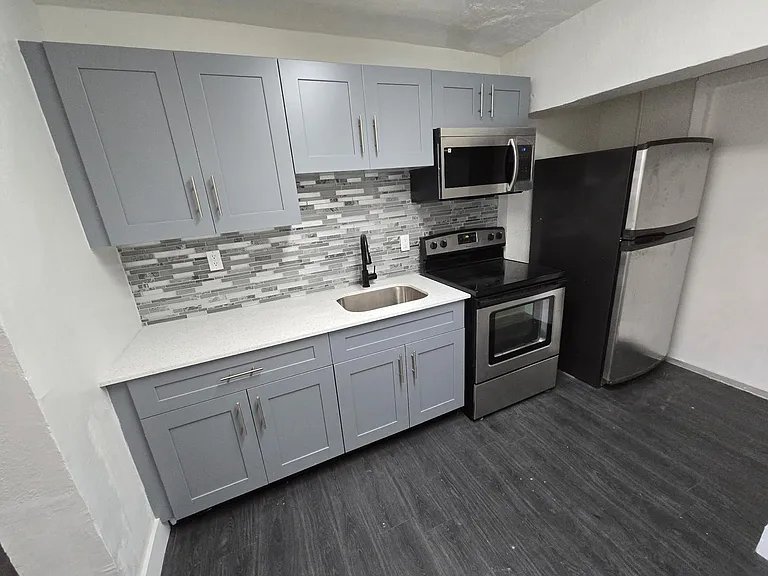 1201 NW 30th Ave #1-4 — Photo 2