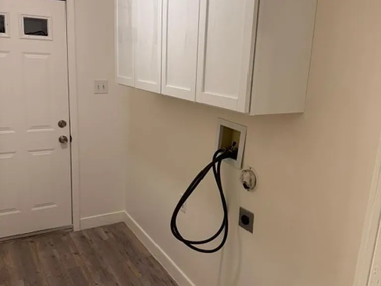 446 Wallace St — Photo 11