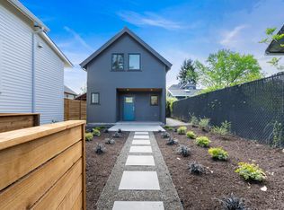 1018 NE Dean St #B, Portland, OR 97211