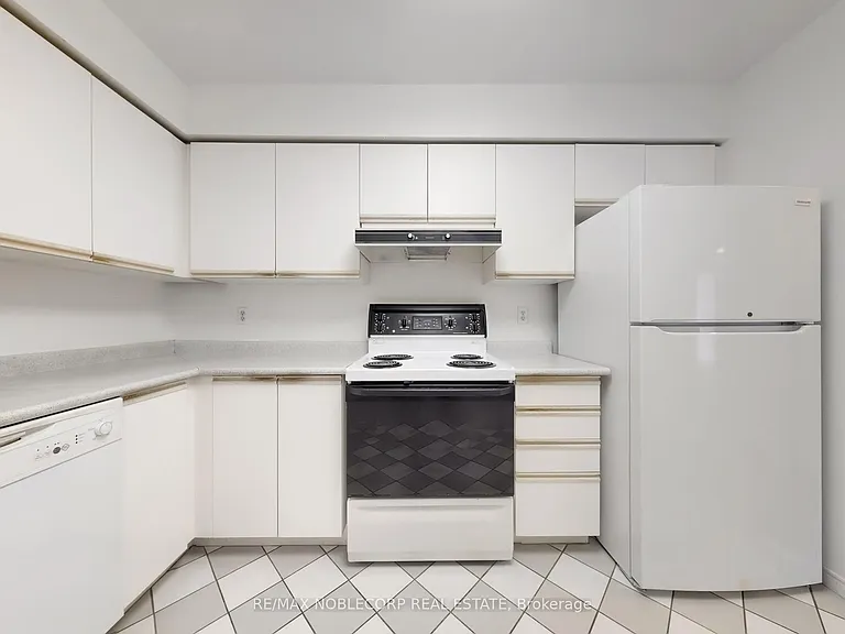 91 Townsgate Dr #312 — Photo 14