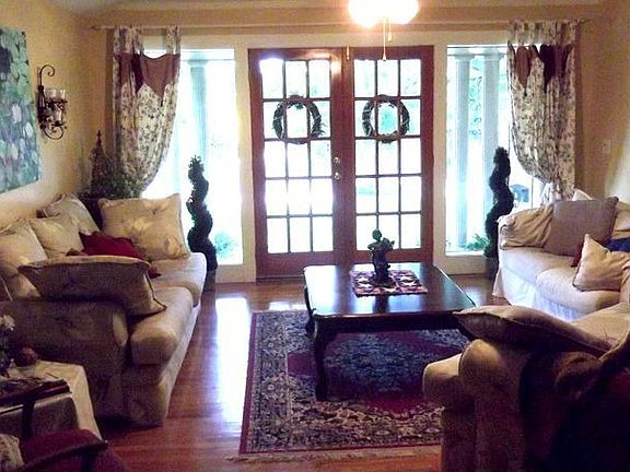Living Room: real hardwood floors!