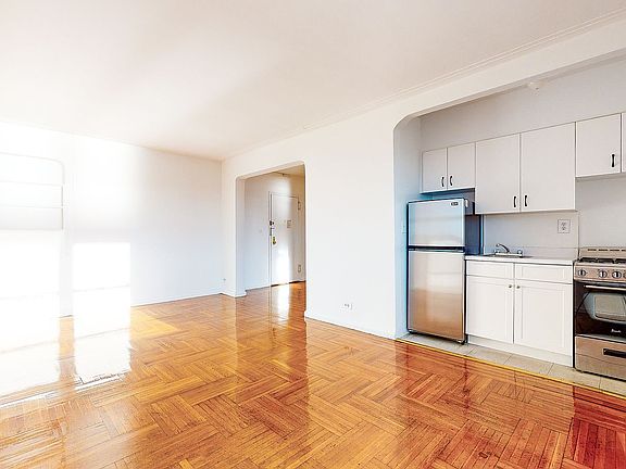 2nd image of 200 Haven Ave #3Q