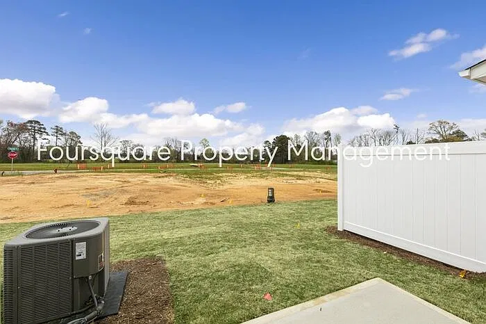 3 bed, 2.5 bath, 1603 sqft, $1,697 — Photo 4