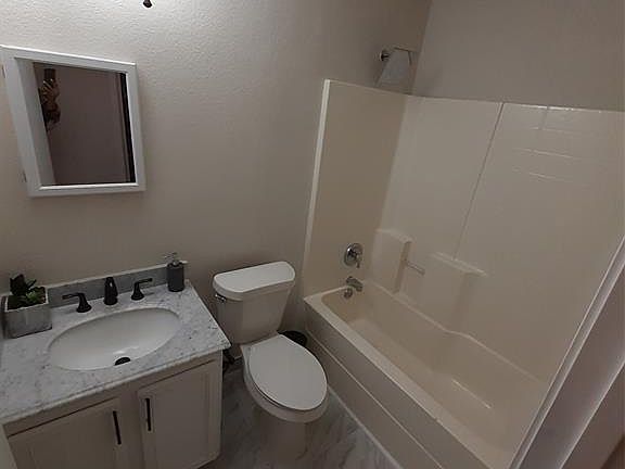 5th image of 625 Almandora Dr