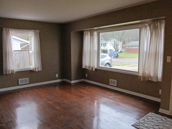 4th image of 1124 Bretton Dr
