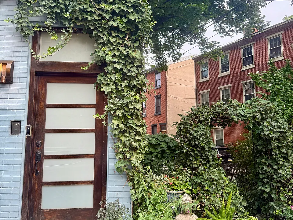 807 E Passyunk Ave